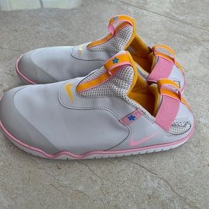 Women’s Nike Slip-on sneakers